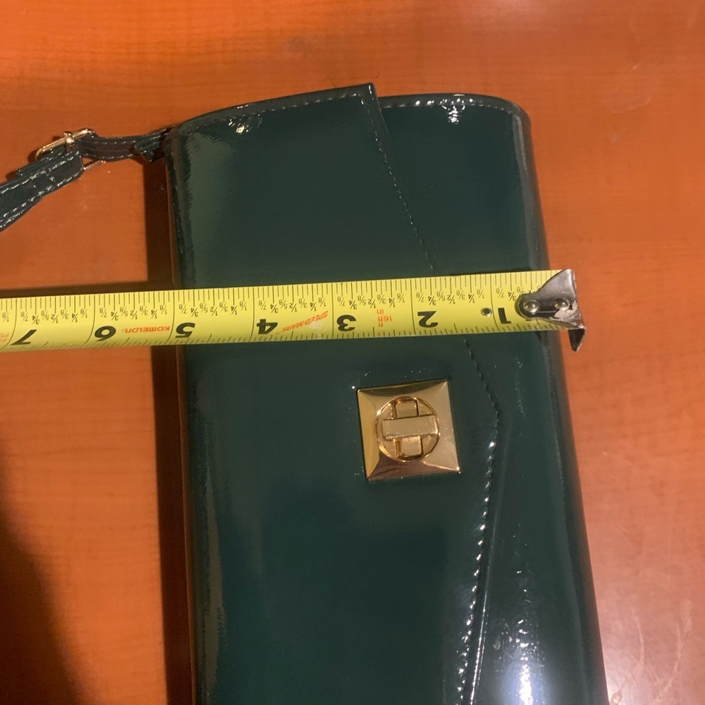 Chic Green Patent Leather Crossbody Bag with glossy , reflective finish. - Picture 3 of 7